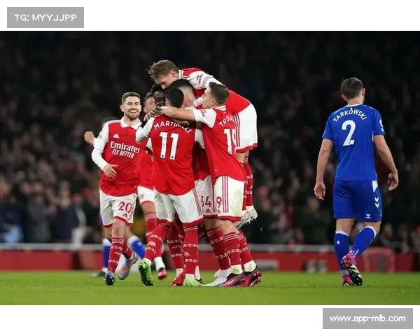 阿森纳5-0利兹联，萨卡特罗萨德联手摧城拔寨