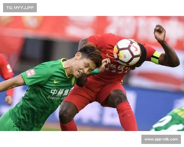 长春亚泰降级时刻，老将目视球场久久不愿离去